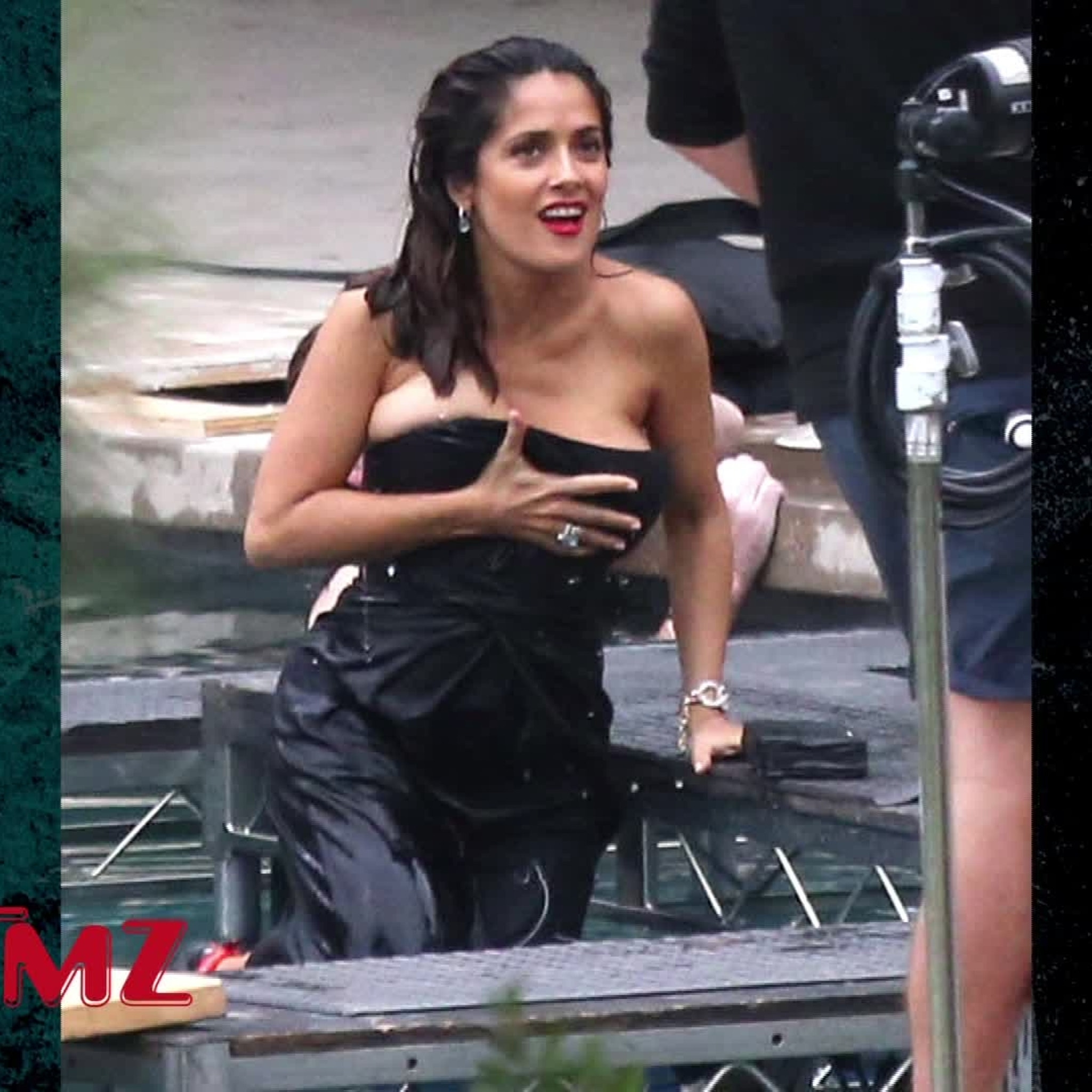 salma hayek nude breasts