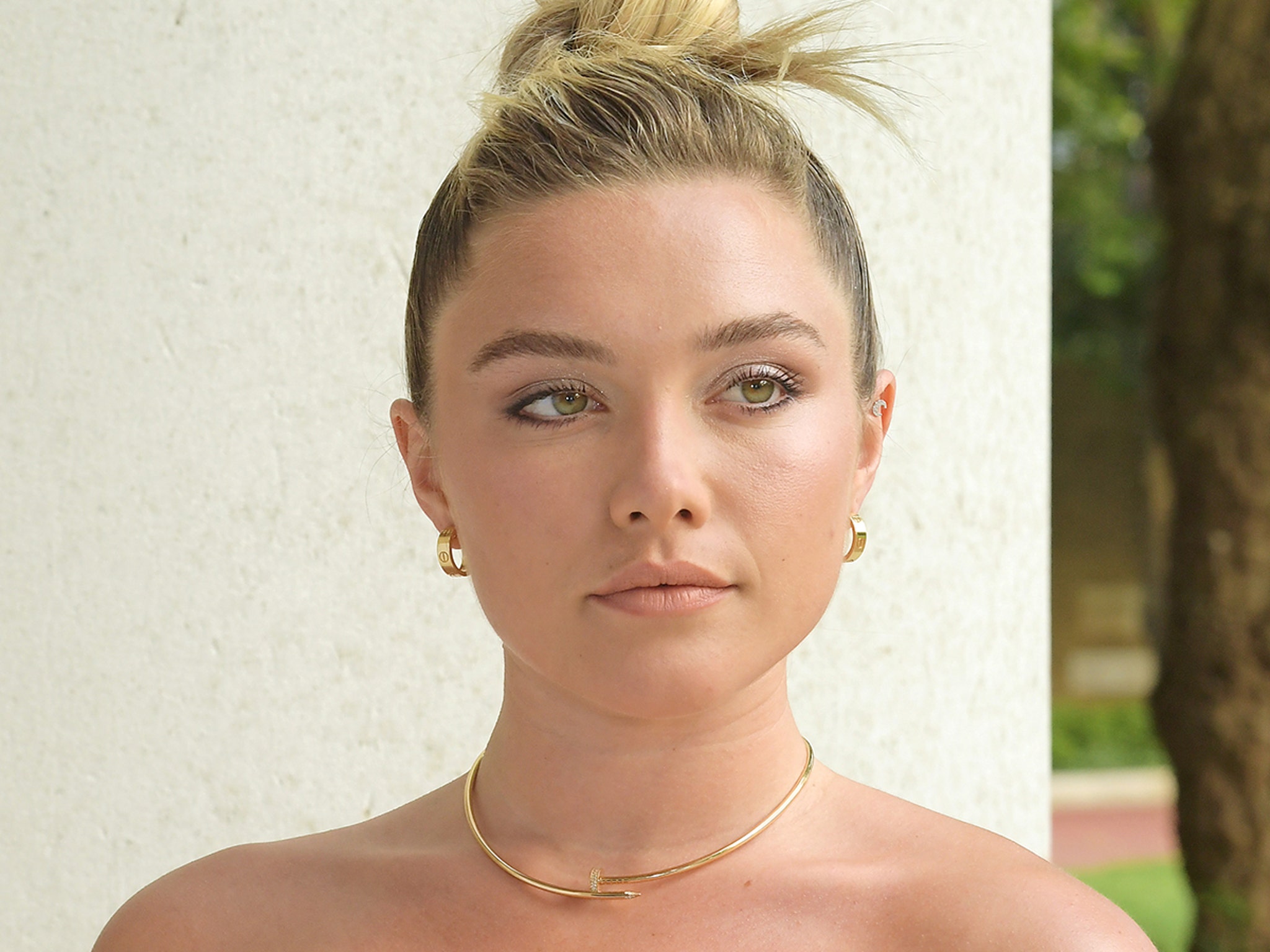 caroline cassells add florence pugh boobs naked photo