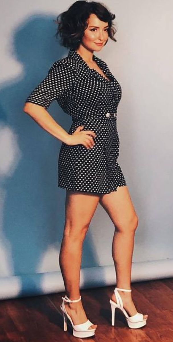 clayton pilgrim recommends milana vayntrub legs pic