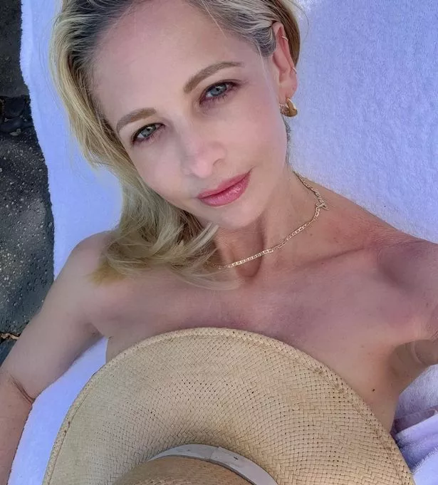 Sarah Michelle Gellar Nipples pocket video