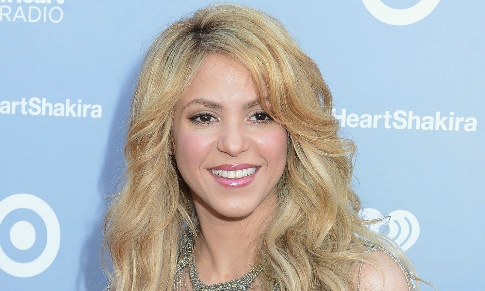 clinton villegas recommends shakira brunette pic