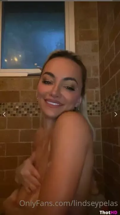 Lindsey Pelas Nude Live porn stare