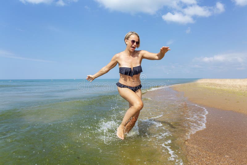 bikini top falls off