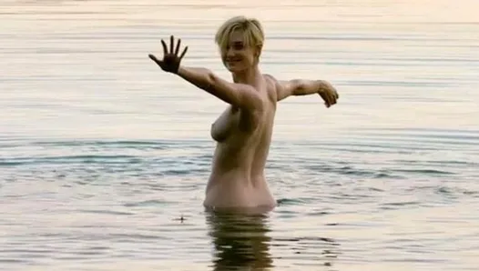 Elizabeth Debicki Tits seine cousine