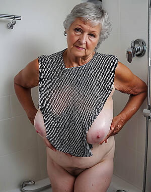 free pictures of naked old ladies