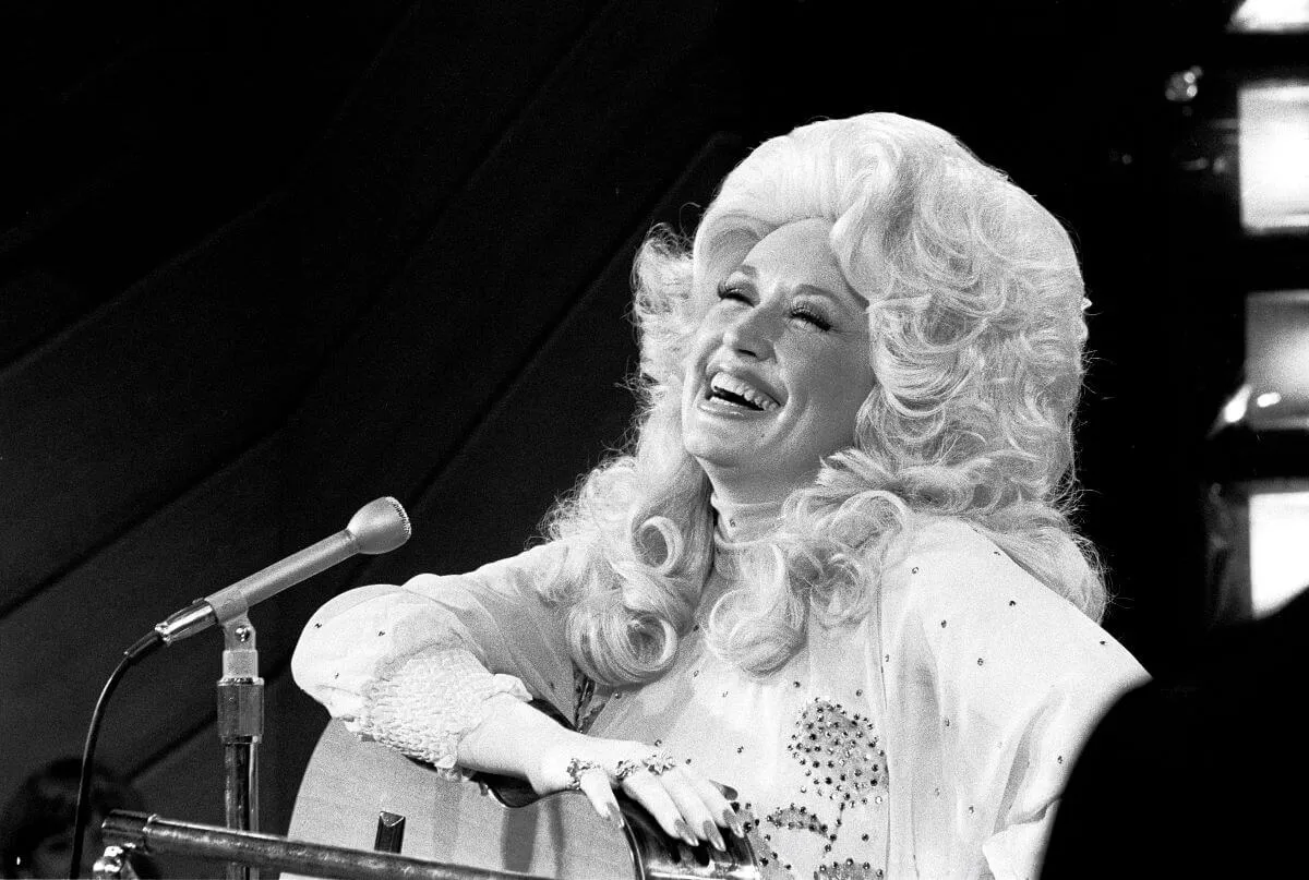 anita saravanja recommends Dolly Parton Naked