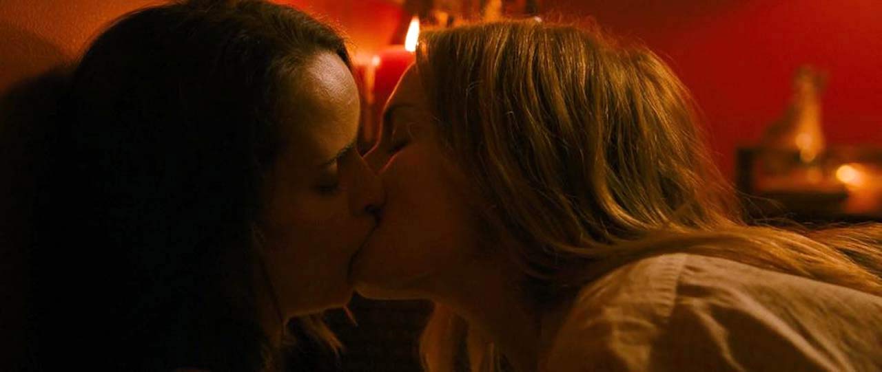 candice harvey recommends Heather Graham Lesbian Scene