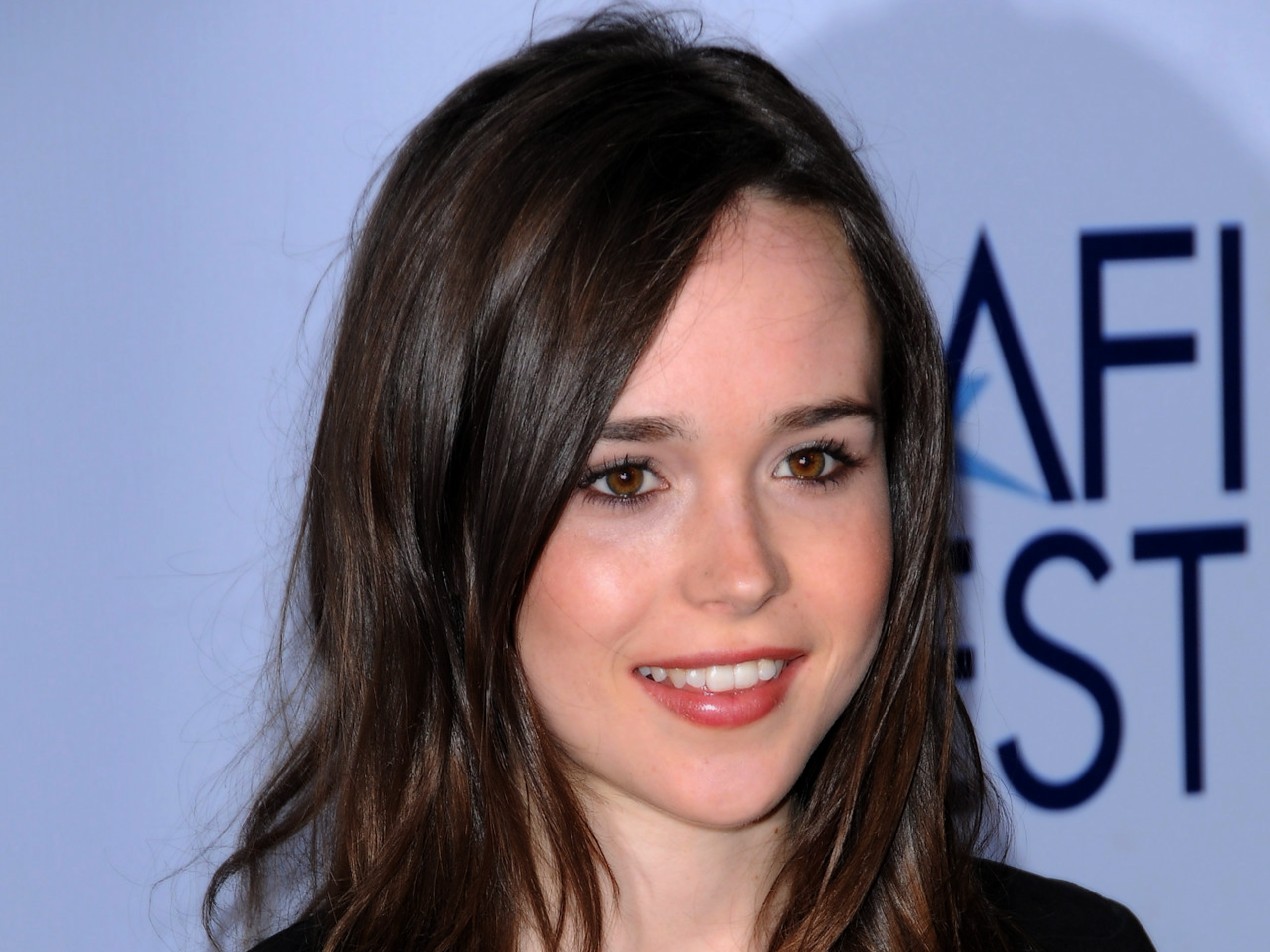 aida salma recommends Ellen Page Hot