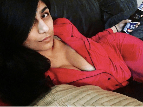 david deriso add mia khalifa bed photo