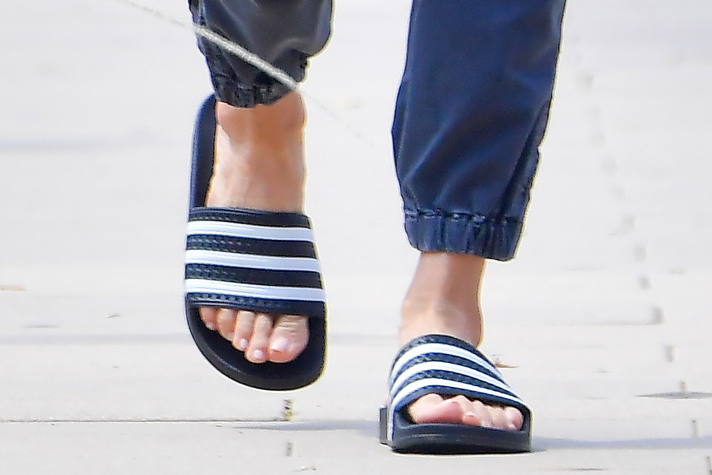 bonnie neely recommends courtney cox feet pic