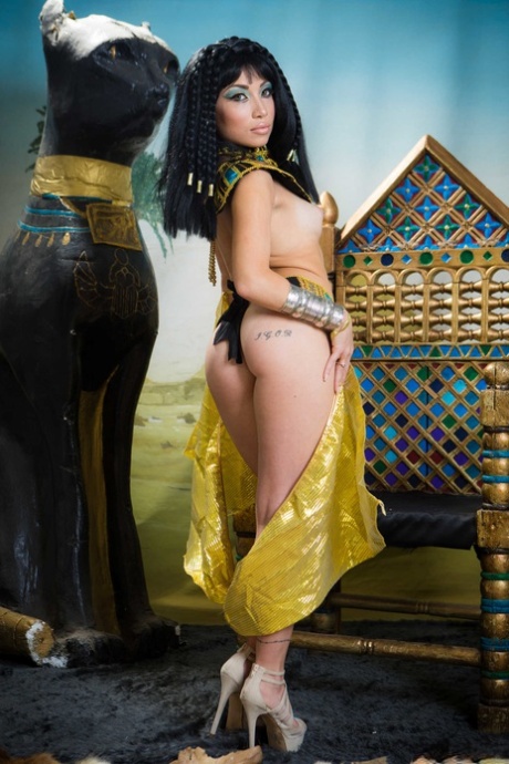 Best of Nude egyptian queen