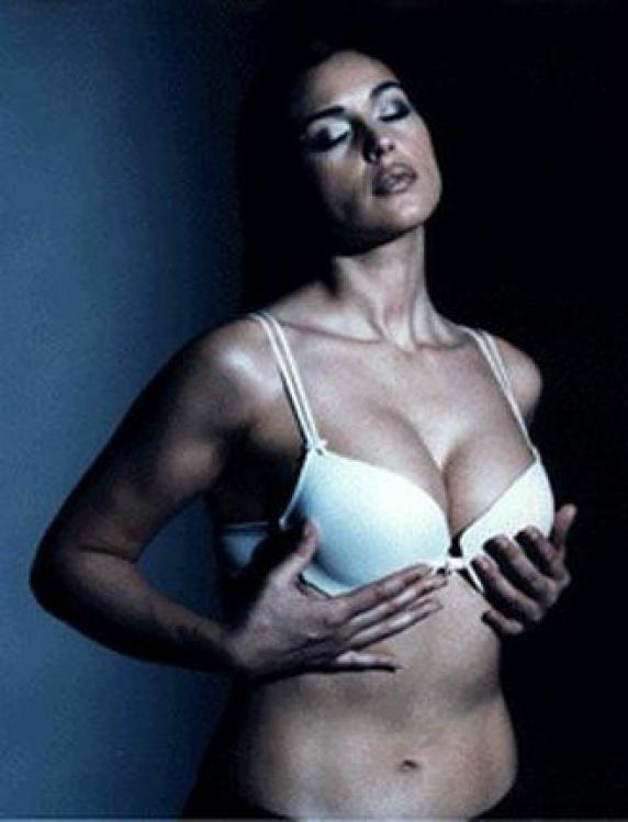 abhi bhandari recommends monica bellucci titts pic