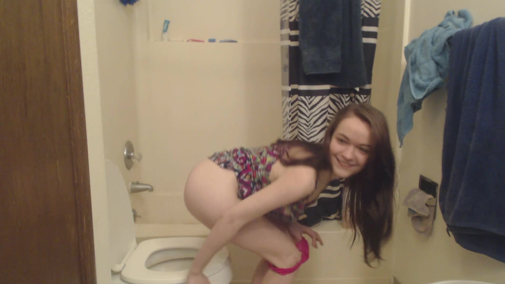 beth hennessy share girls pooping porn photos