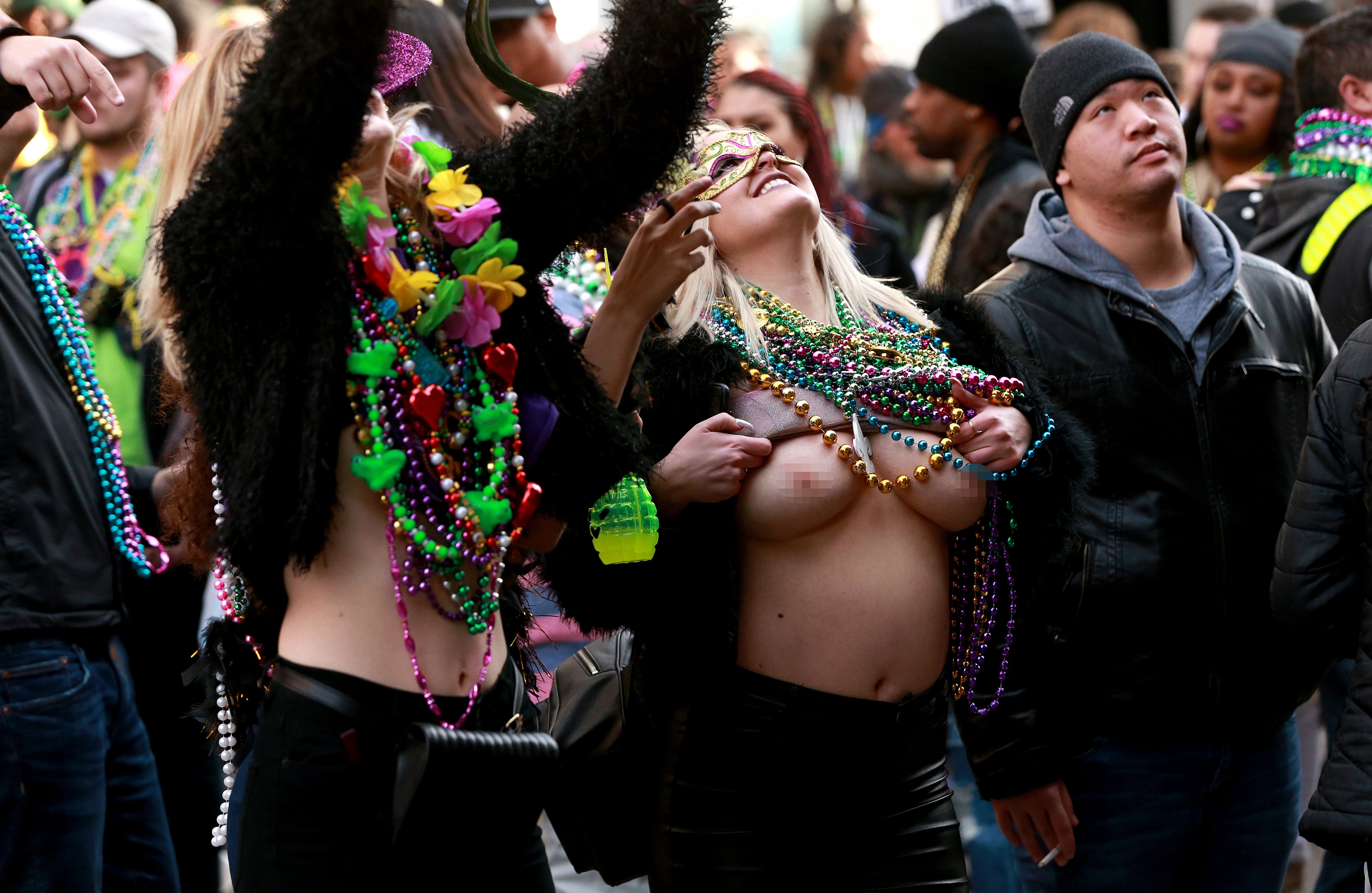 becki farley recommends Flashing Boobs At Mardi Gras