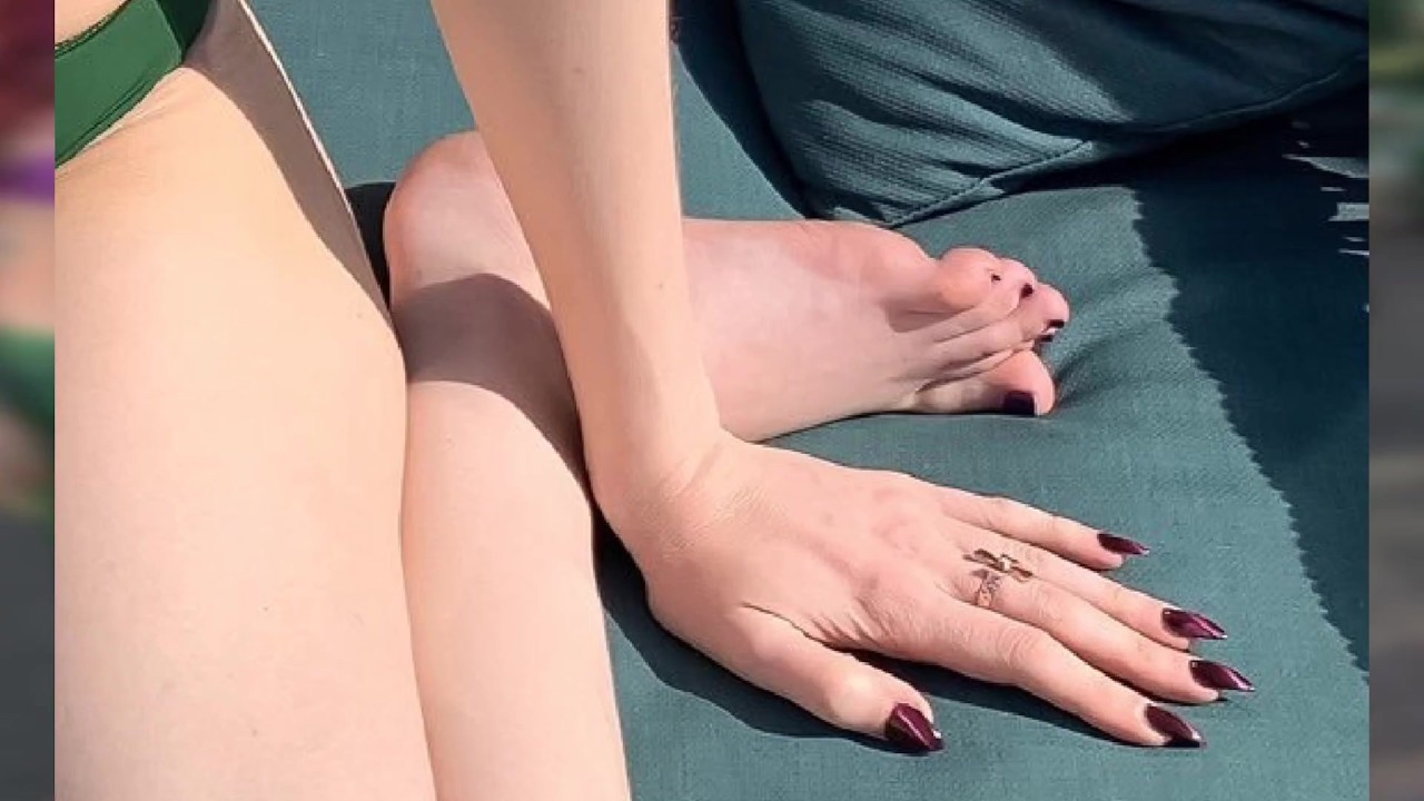 carolyn motl add maitland ward feet photo