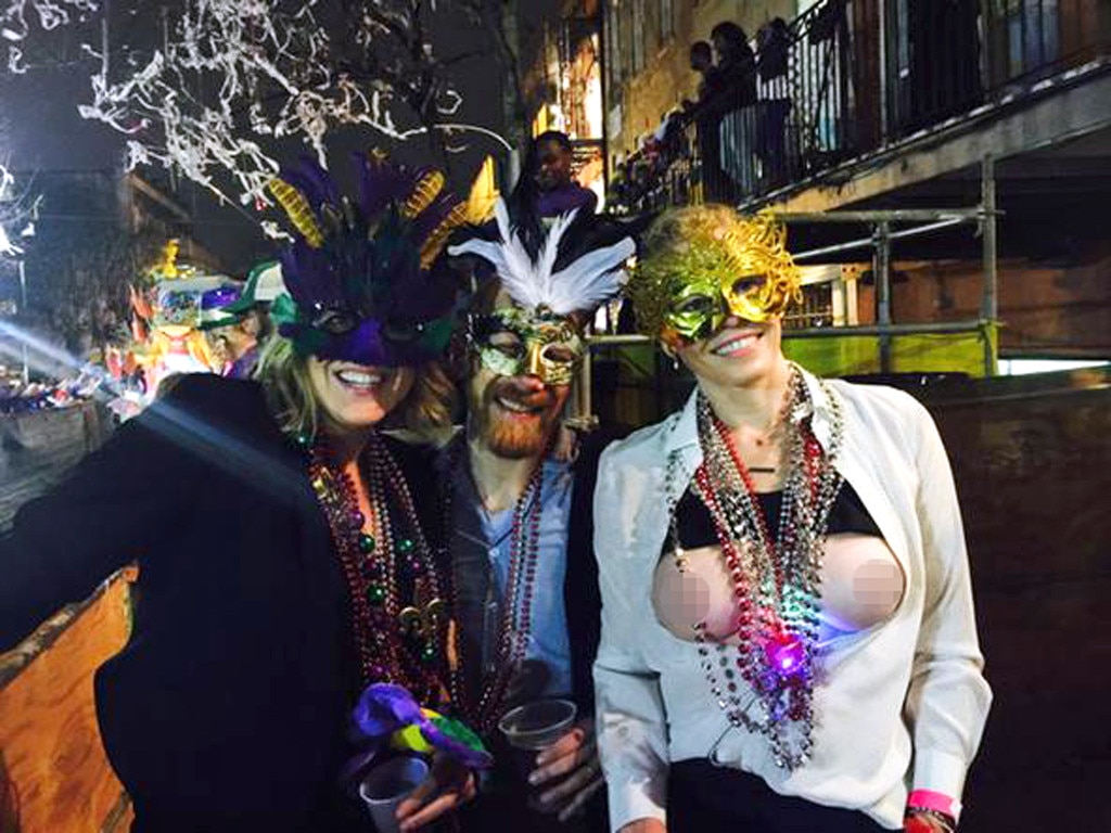 flashing boobs at mardi gras