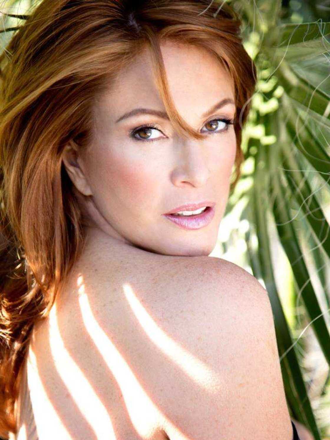 dawood raza recommends angie everhart boobs pic