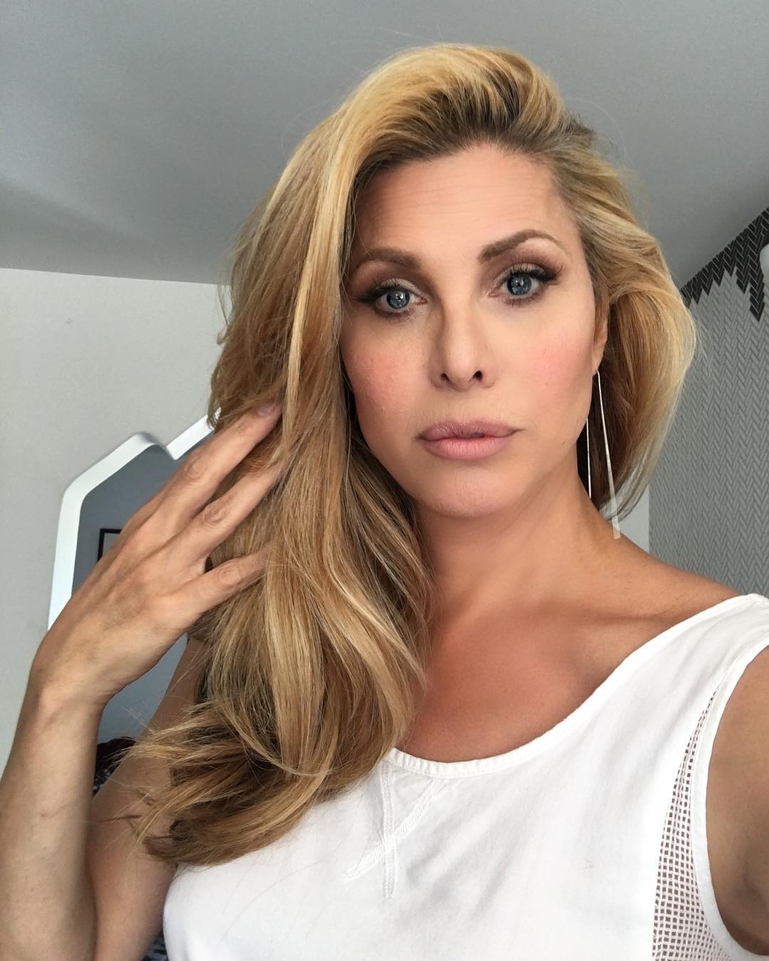 dominic lennon recommends Candis Cayne Nude