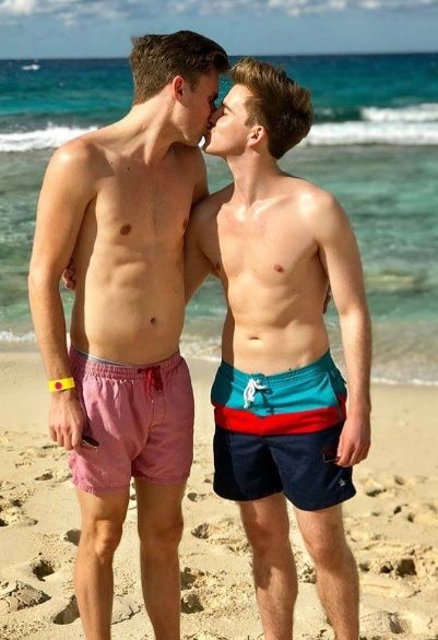 ahmed tarik add cute twinks kissing photo