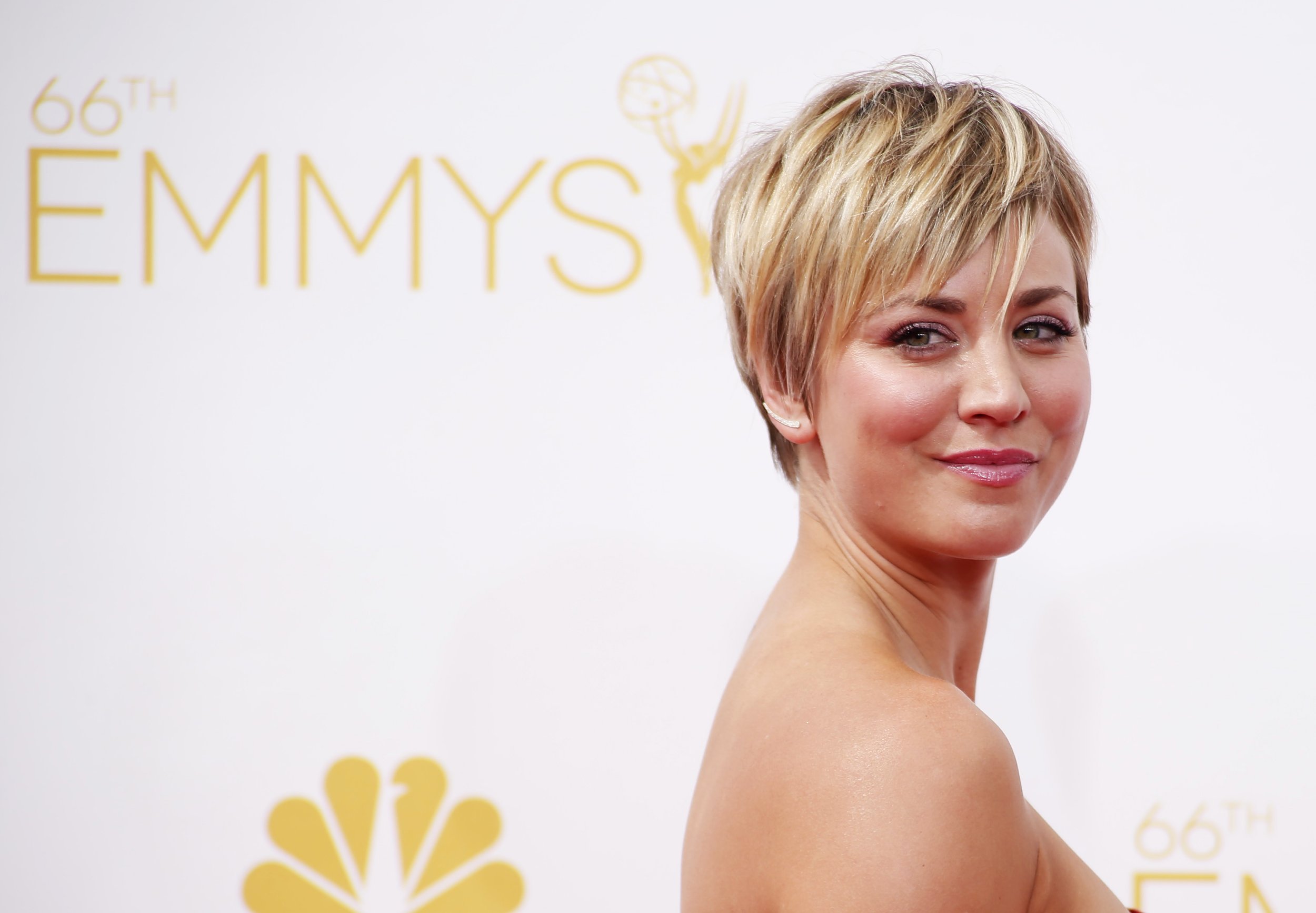 benjamin collins recommends kaley cuoco toples pic