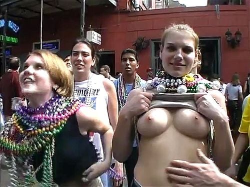 carrie sawyer add flashing boobs at mardi gras photo