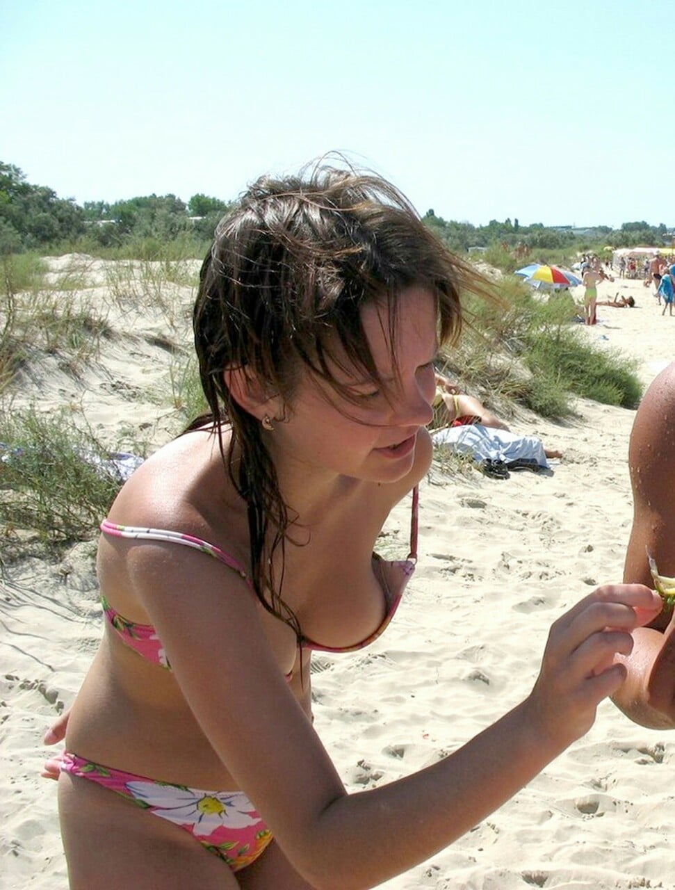 Flashing Boobs On The Beach hot mom