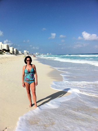 casey barrick recommends hotwife at the beach pic