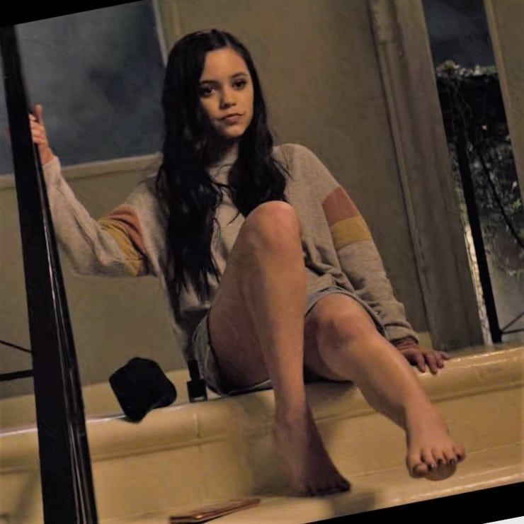 becky holguin add photo jenna ortega barefoot