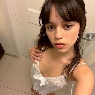 azizul zainudin add jenna ortega camel toe photo