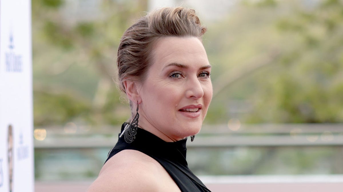 Best of Kate winslet boobs naked