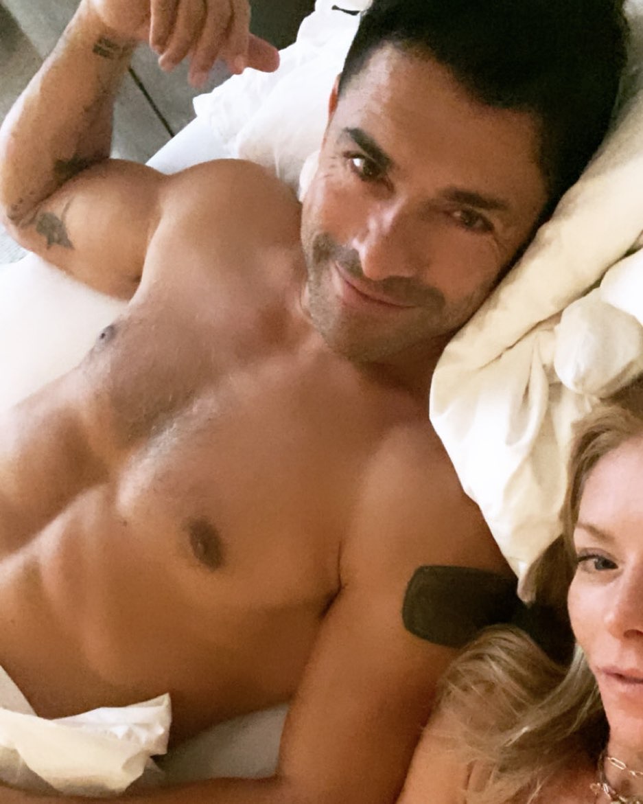 dewey stilwell recommends Kelly Ripa Naked Photos