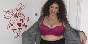 christina dalla recommends mature tits downblouse pic