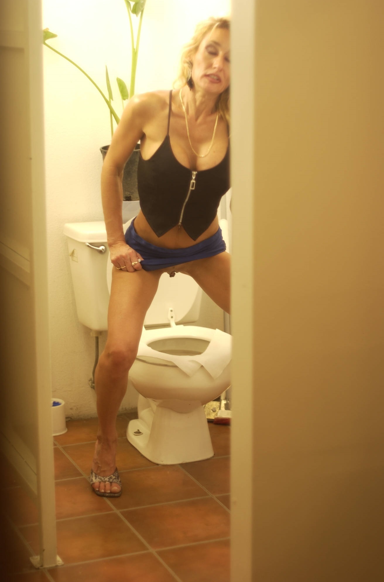 deon broodryk recommends milf toilet pic