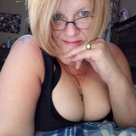 older women downblouse