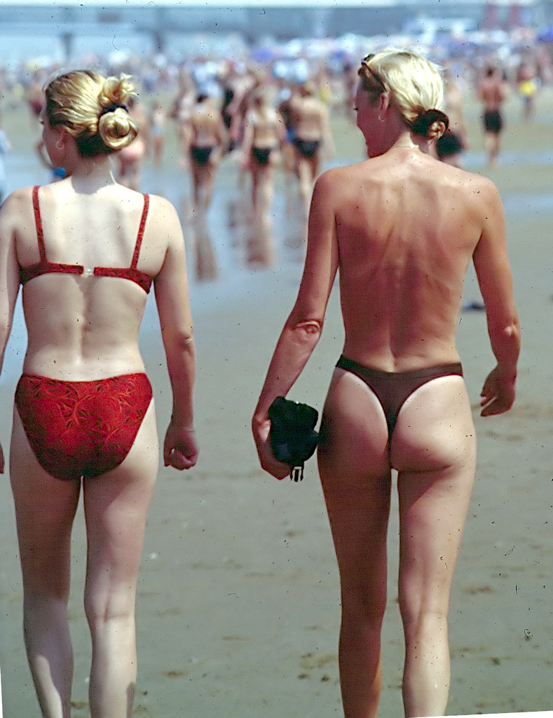 chris manoy recommends topless beach girls pic